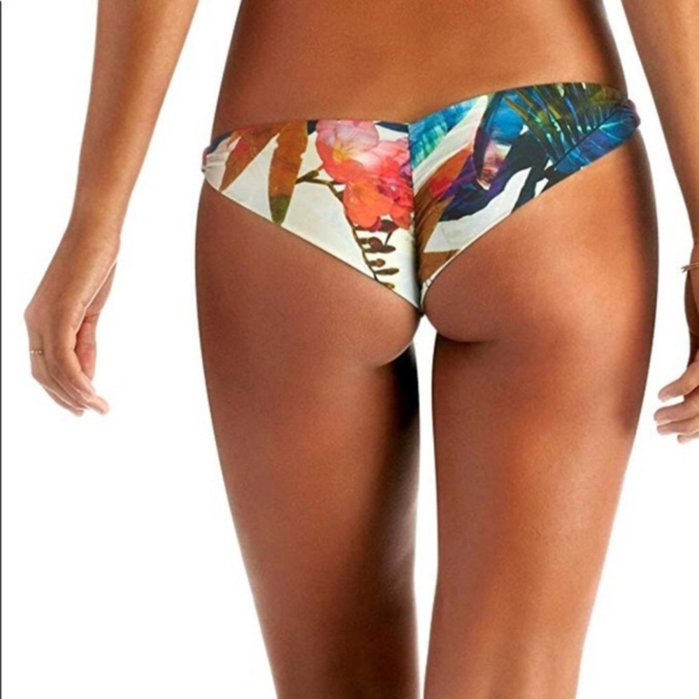 Vitamin A Samba bikini bottom in Maya print